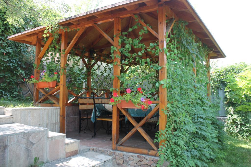 Green Hotel Алма Ата Екстериор снимка