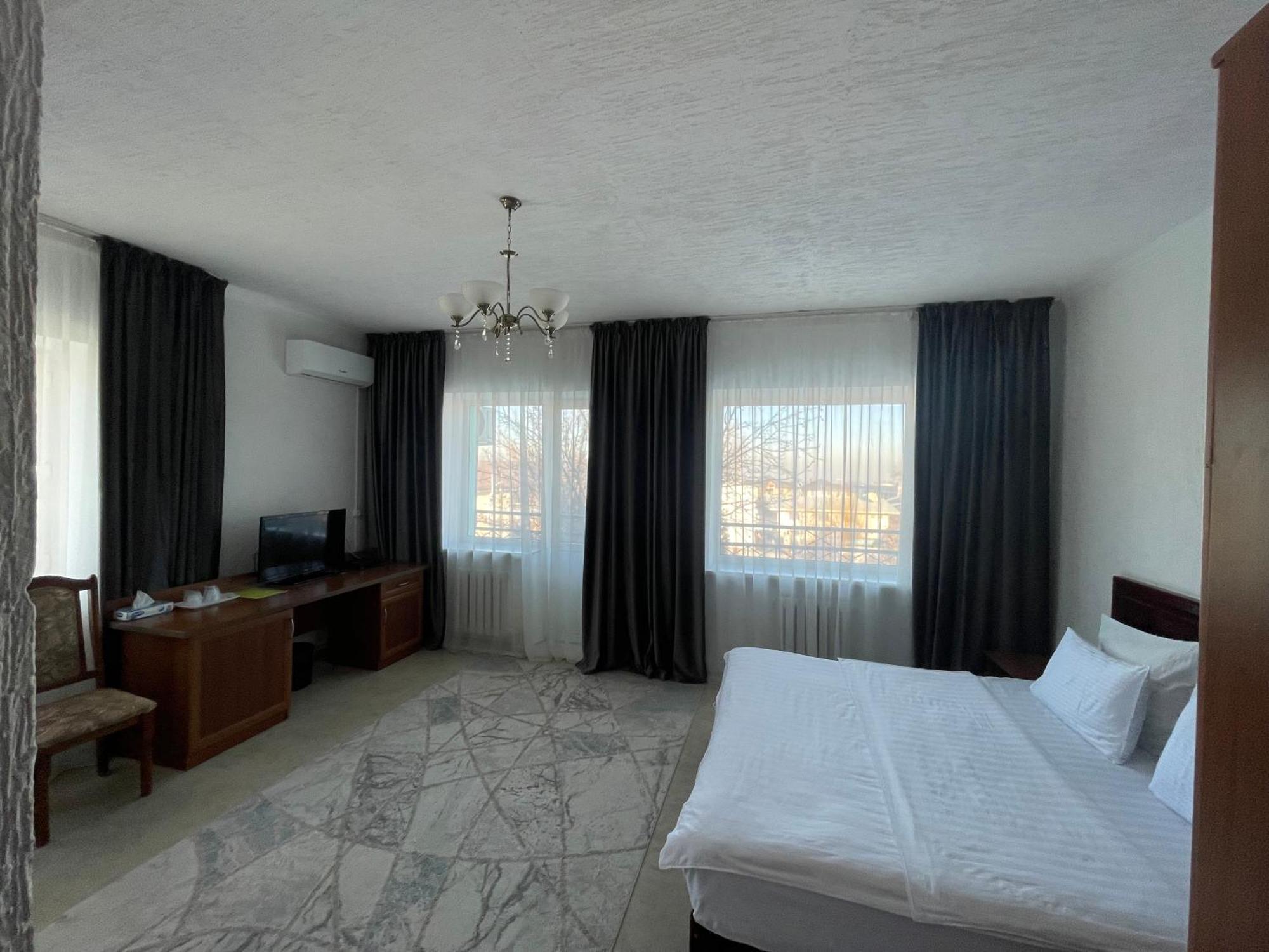 Green Hotel Алма Ата Екстериор снимка