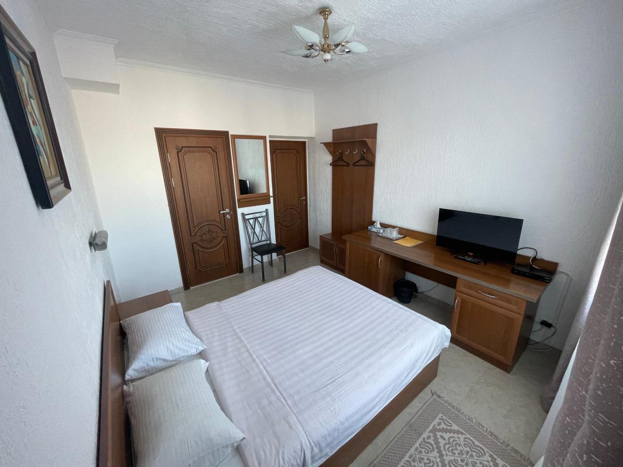 Green Hotel Алма Ата Екстериор снимка