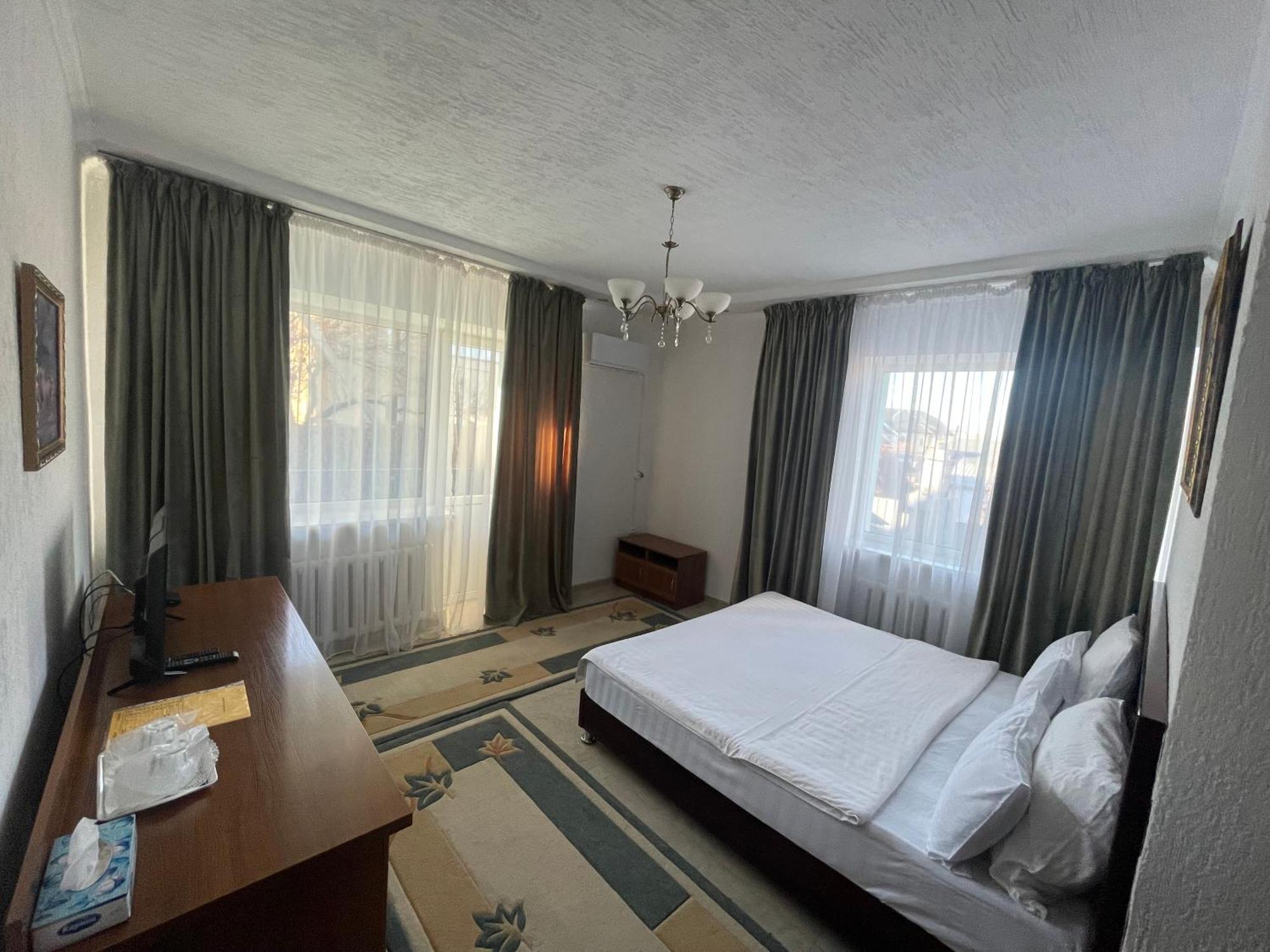 Green Hotel Алма Ата Екстериор снимка