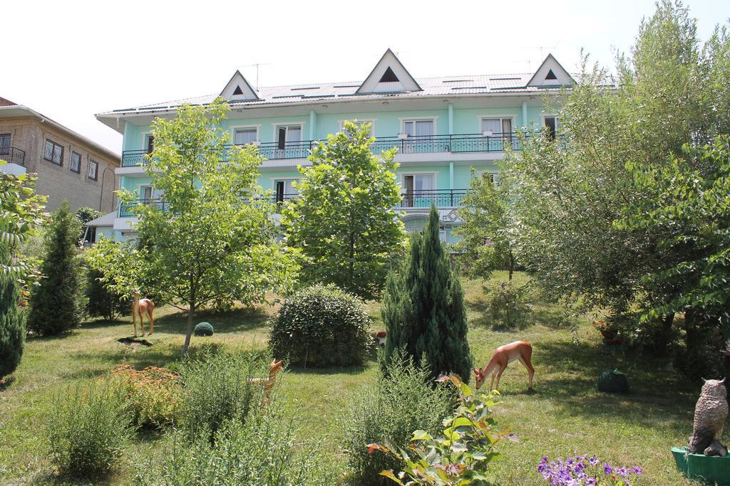 Green Hotel Алма Ата Екстериор снимка