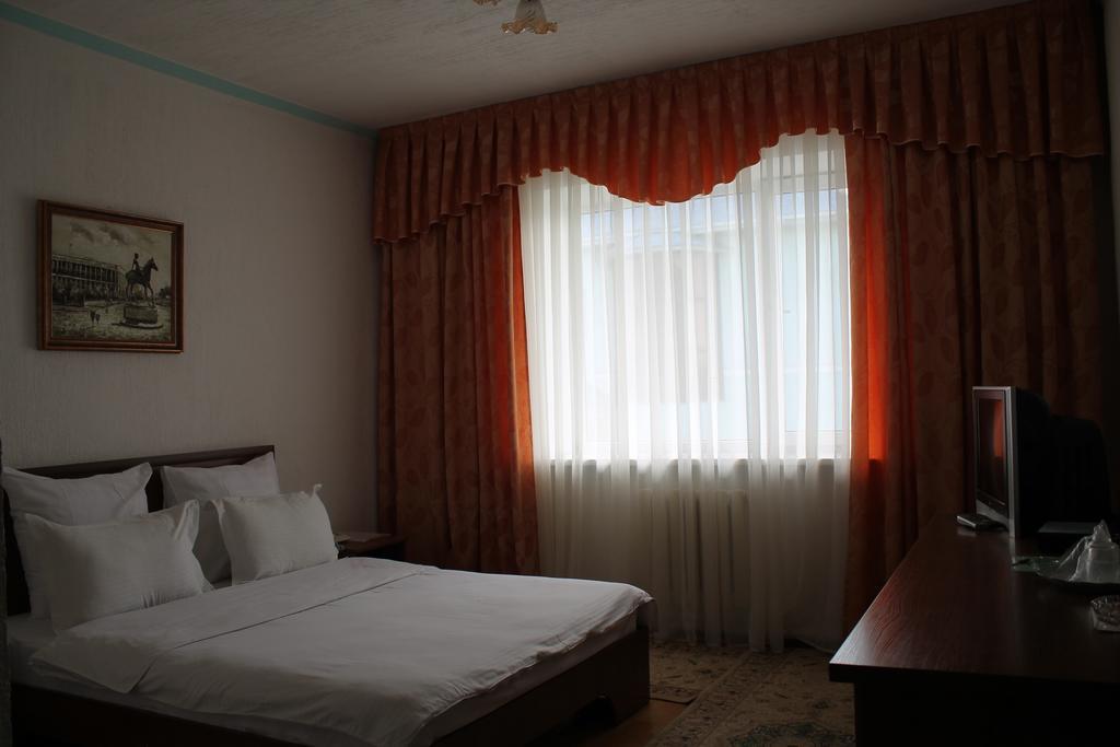 Green Hotel Алма Ата Екстериор снимка