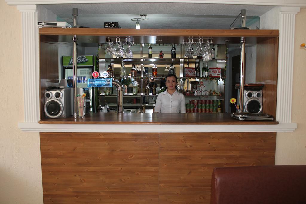 Green Hotel Алма Ата Екстериор снимка