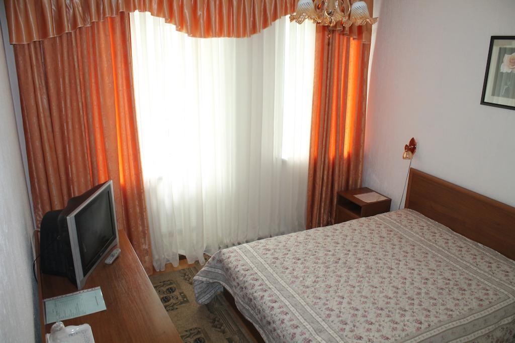 Green Hotel Алма Ата Екстериор снимка