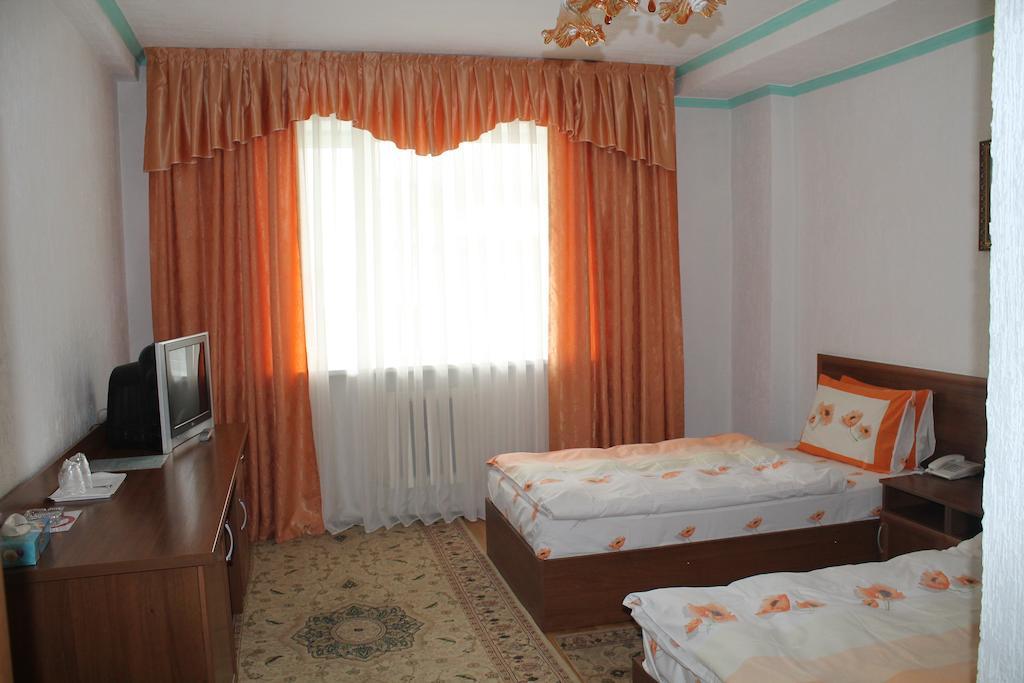 Green Hotel Алма Ата Екстериор снимка