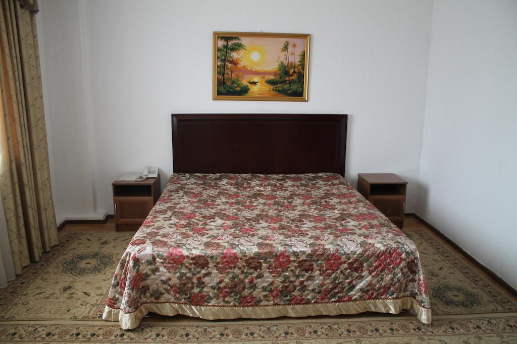 Green Hotel Алма Ата Стая снимка